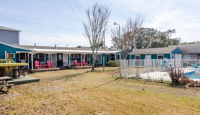 1 BR Efficiency in Private Historic Motel w pool!