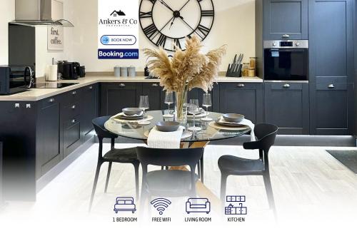 1 BR Flat - Short Lets & Serviced Accommodation Peak District With Free Fast WiFi & Flexible Parking Options