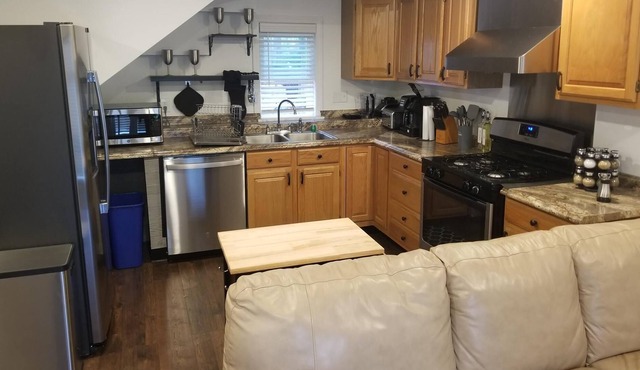 1 BR Guesthouse - Small Fenced Area