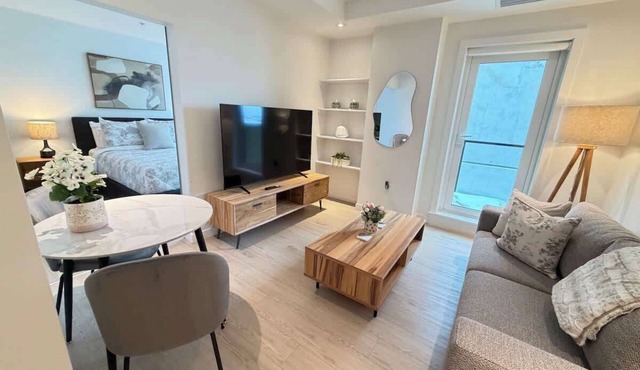1 BR in HFX with waterview, gym & 6 appliances