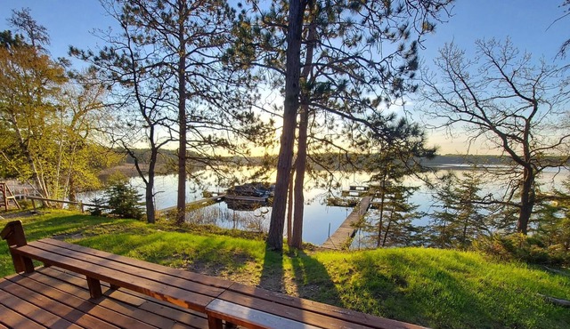 1 BR + Loft Cabin "Ash" on Eagle Lake