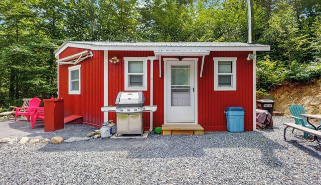 1 BR Tiny House, Window AC, BBQ, Fire Pit, W & D