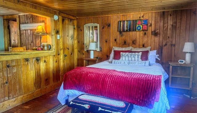 1 BR with sunroom-walk to beach