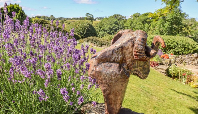 1 Bridge End & Garden