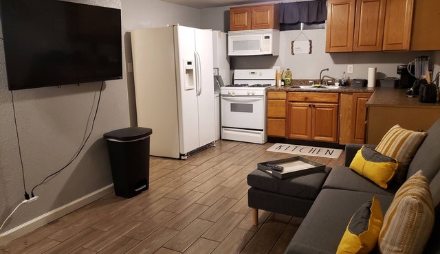 1 BRM Basement Apartment/420 friendly outside