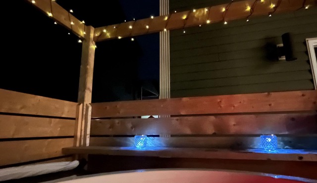 1 BRM suite w/kitchenette + hot tub + air conditioning- free off street parking