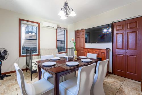 1 Bus Stop Home To NYC-Hot Tub-EWR Airport-Free Parking