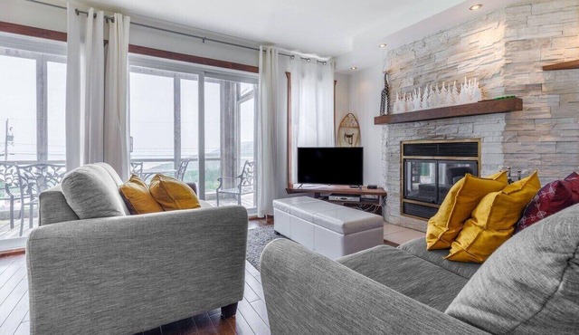 14B Condo: Mountain & River Views, Terrace & BBQ