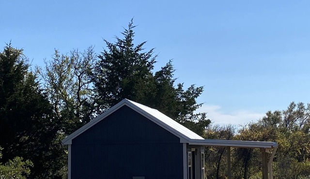 #1 cabin,Cozy remote location with large porch -close to Wheeler &Shamrock