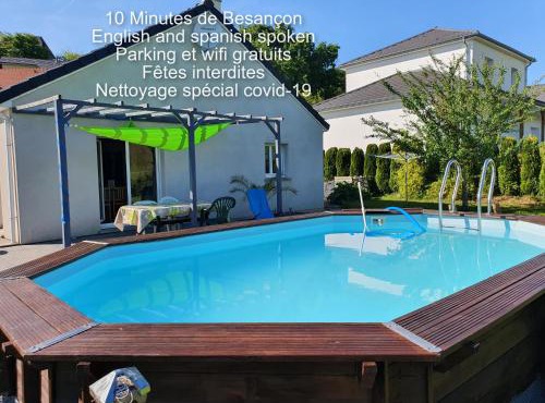 1 chambre avec salle de bain privative ds maison plein-pied chez l'habitant à Montfaucon 10 minutes de Besancon