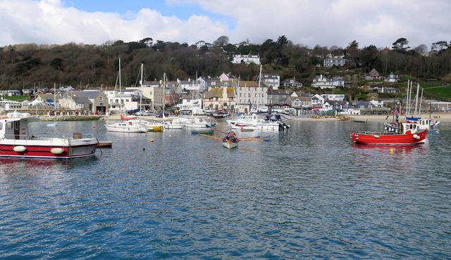1 Channel View - Apartment Overlooking Famous Lyme Cobb Harbour