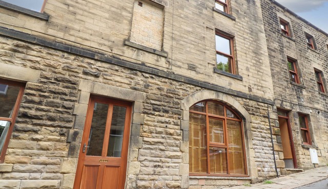 1 CHEWS COTTAGE, family friendly, with a garden in Pateley Bridge