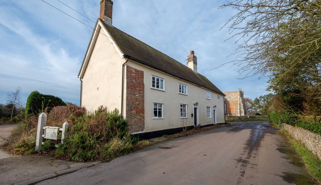 1 Church Farm - Three Bedroom House, Sleeps 5