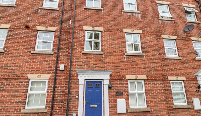 1 COCKERILL FOLD, pet friendly, with a garden in Beverley