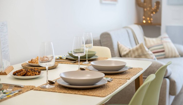 1 Dazzling apartment near city center, modern and airy!