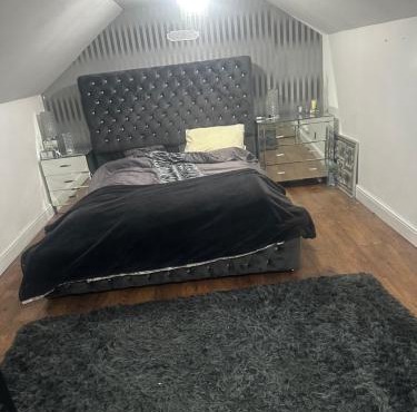 1 Double Bedroom Luxury Space with Living Room, Bathroom and Kitchen