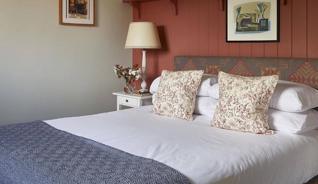 1 double room & 1 king zip n link room which can be singles