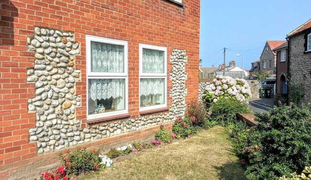 1 Driftway Court - a well-appointed ground floor apartment, featuring open plan living/dining room.