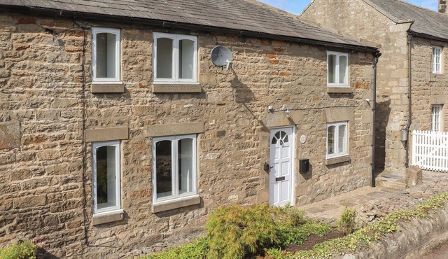 1 DUNKIRK COTTAGES, family friendly, with open fire in Humshaugh