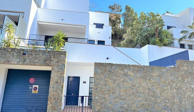 160-Beautiful house with sea view and small pool for relax