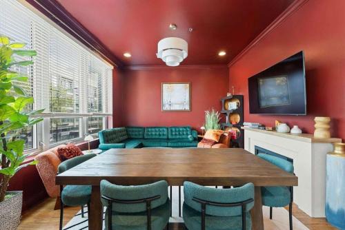 1 Free Parking Gym Balcony Sleeps 12