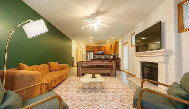 1 Free Parking, Sleeps 10