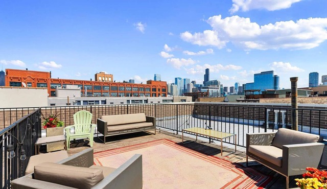 1 Garage Parking/Skyline Rooftop/PingPong/Balcony