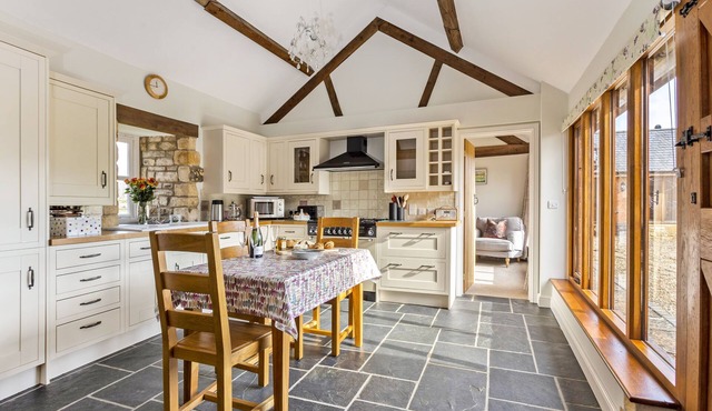 1 Homepiece - a converted barn that sleeps 4 guests in 2 bedrooms