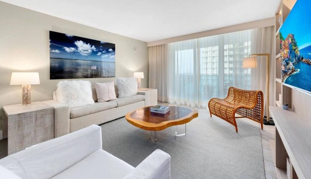 1 Homes Luxury Private Resident Suite, Miami Beach Oceanfront Location