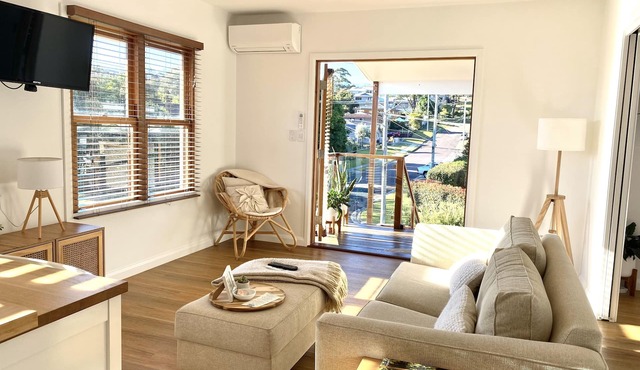 1 Hour from Sydney 500 meters to Terrigal beach, restaurants and night life.