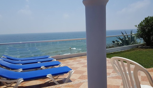 1 House in front of the sea. With garden, swimming pools and powerful WI-FI. costabonita Spain
