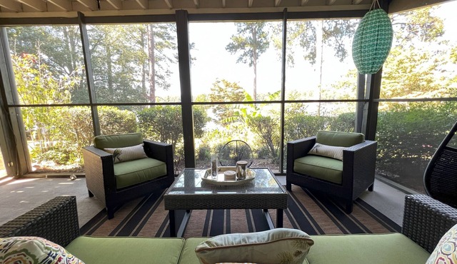 1 hr from Atlanta! Park like property with private dock, bring your boat.