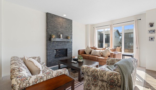 1 hr to Banff – Convenient for families and group travellers.