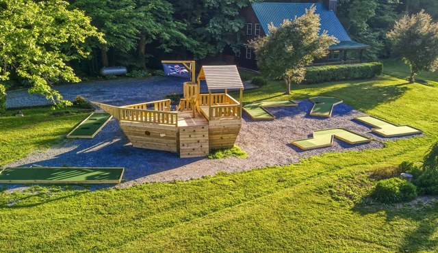 #1 KID'S CABIN! JUST RENOVATED| CREEK| MINI GOLF⛳️PIRATE PLAY SHIP🏴‍☠️ HOT TUB
