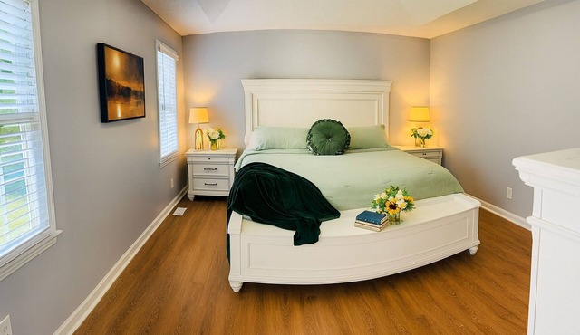 1 king, 2 queens 4BR near parks & lakes, 10% 30%