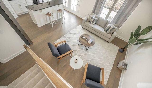 1 King 2 Queens Garage Yard Washer Dryer