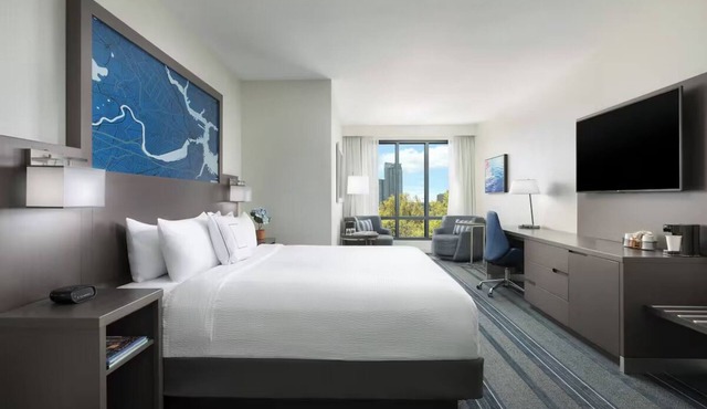 1 King at Courtyard Boston Cambridge - Walk to Cafes, Parks & Transit
