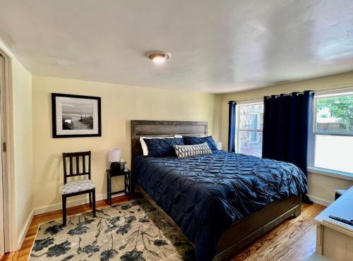 1 king bd with big fenced back yard pets welcome