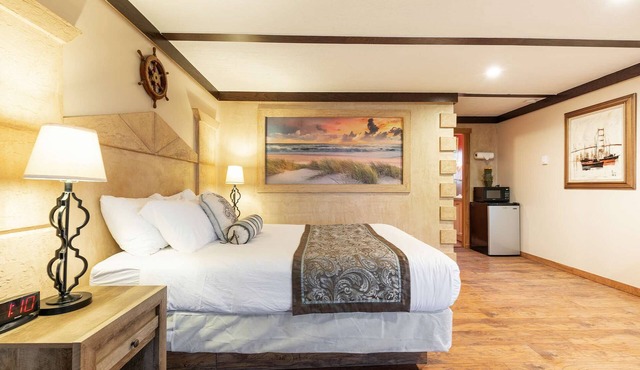 1 King Bed, 1 Queen Bed in a separate room, Walk to Beach, Pet Friendly