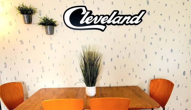 1 KING Bed 3 QUEEN Beds* Pet Friendly* Quiet