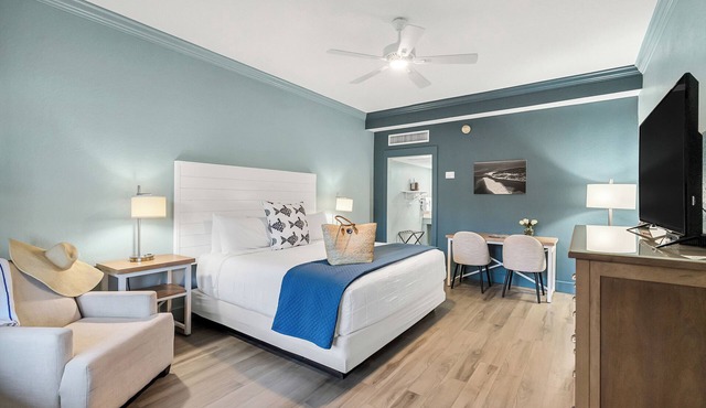 1 King Bed at Open Air Beachside Hotel