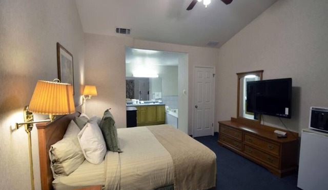 1 King Bed Jetted Tub