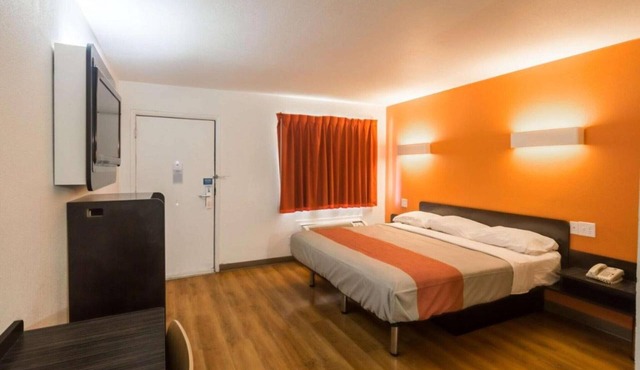 1 King Bed | Mobility Accessible Tub, Nsmk