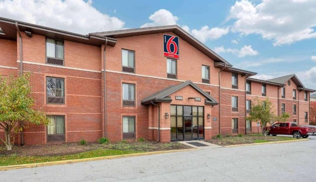 1 King Bed | Non-Smoking, Kitchen, Shower