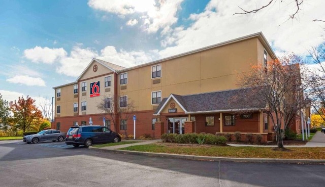 1 King Bed | Non-Smoking, Kitchen, Shower