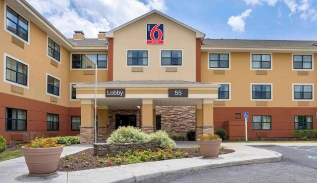 1 King Bed | Non-Smoking, Kitchen, Shower