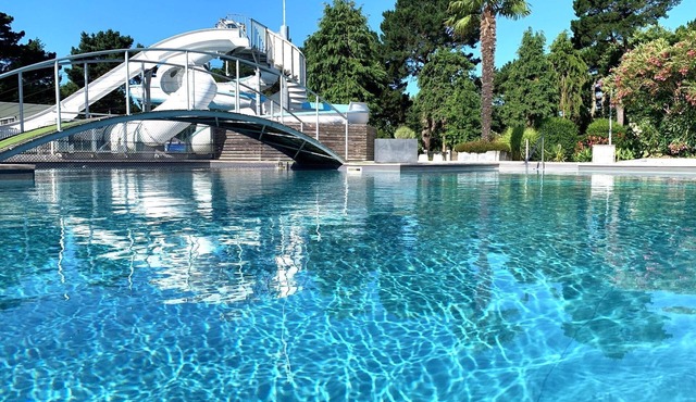 1 km de la plage | Piscine | M-Home 6p TV Plancha