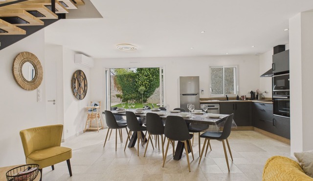 1 km from the beach – House for 7 adults & 3 children