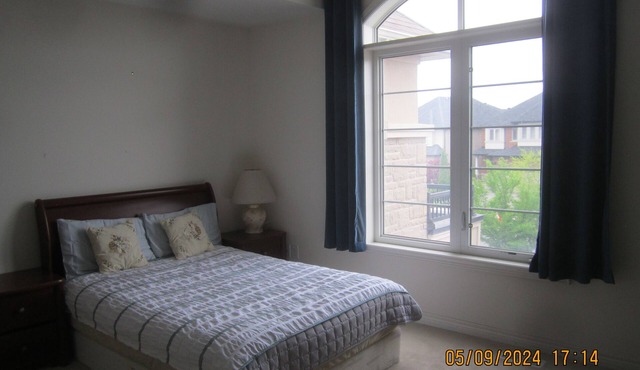 1 Large Room on 2 Floor (private Bath)