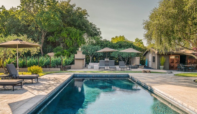 1 Level, 3,400 sq. Ft., Pool, 4 Bedroom, 3.75 Baths, Pool Hse, Vineyard, Patio